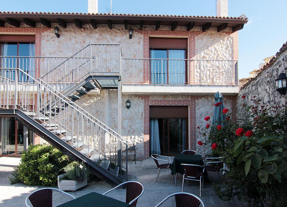 Apartamentos Turisticos Los Abuelos Монтемайор-де-Пилилья Экстерьер фото