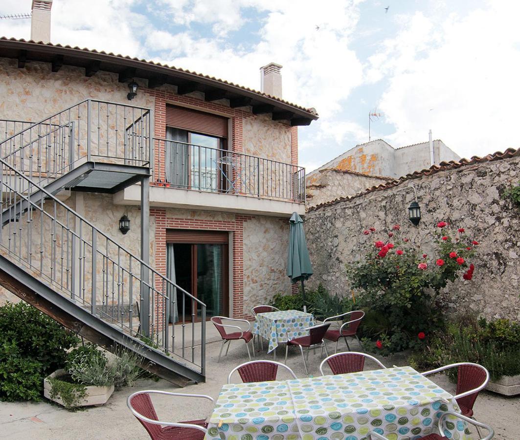 Apartamentos Turisticos Los Abuelos Монтемайор-де-Пилилья Экстерьер фото
