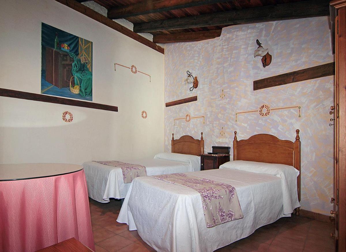 Apartamentos Turisticos Los Abuelos Монтемайор-де-Пилилья Экстерьер фото
