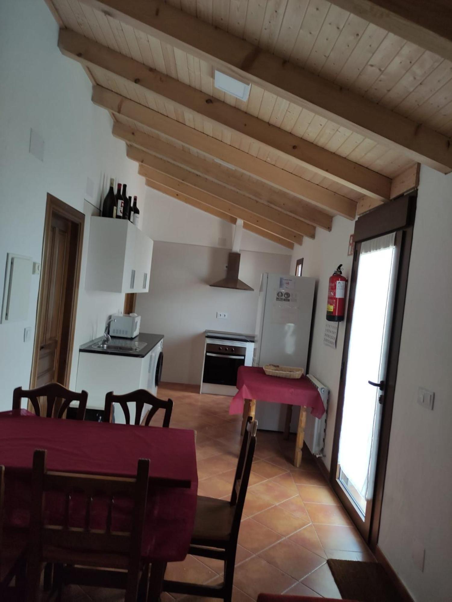 Apartamentos Turisticos Los Abuelos Монтемайор-де-Пилилья Экстерьер фото