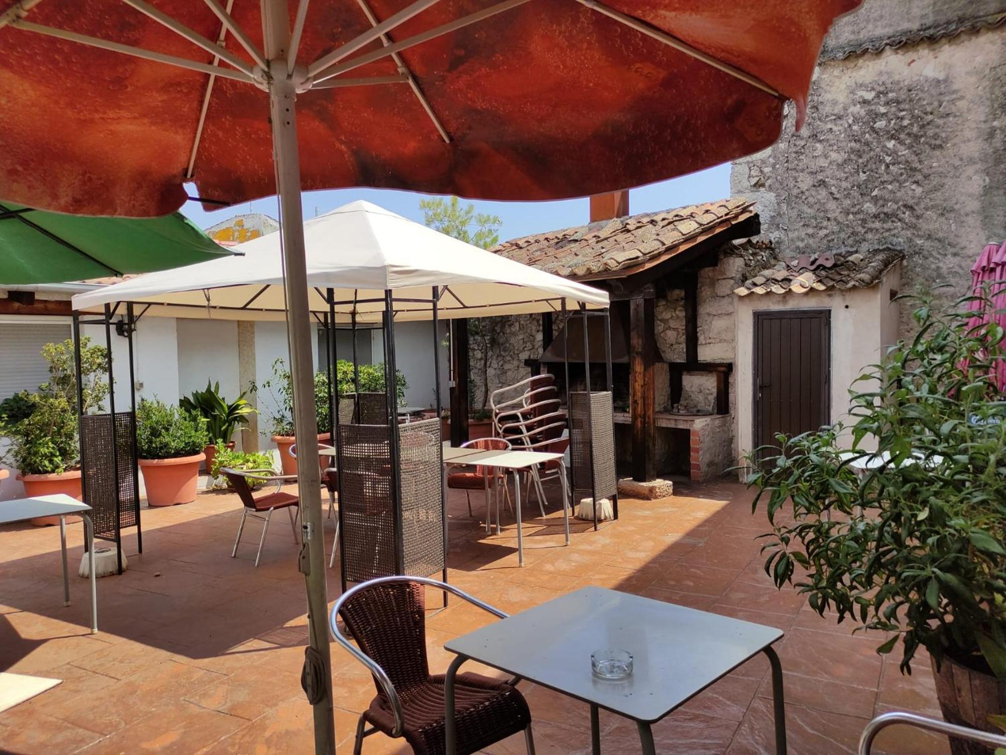 Apartamentos Turisticos Los Abuelos Монтемайор-де-Пилилья Экстерьер фото